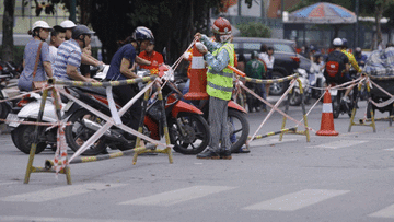 Giao thông vẫn 'loạn nhịp' quanh khu vực thi công dự án ga ngầm Hà Nội