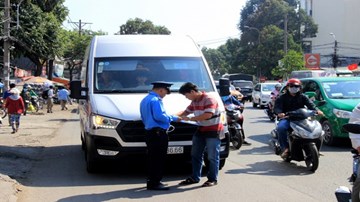 Tình trạng xe dù bến cóc làm 'nóng' buổi đối thoại của Sở GTVT HN