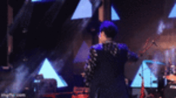 Ngọc Sơn 'quẩy tưng từng' như trai đôi mươi dù đã 51 tuổi