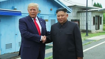 Đặt chân lên lãnh thổ Triều Tiên, TT Trump làm nên lịch sử