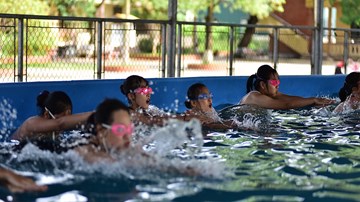 Chi hơn 7 tỷ đồng lắp đặt bể bơi thông minh, dạy miễn phí cho trẻ em