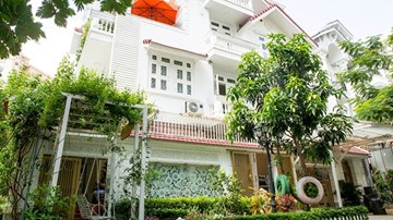 'Đột nhập' biệt thự của Vy Oanh và chồng đại gia ở TP.HCM