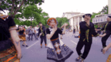 Minh Hằng, Diệu Nhi và giới trẻ phát sốt với 'Để Mị nói cho mà nghe'