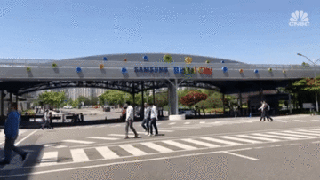 'Đột nhập' đại bản doanh của Samsung lớn gấp 3 lần Vatican