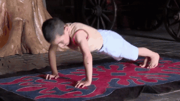 Cậu bé 6 tuổi phá vỡ kỷ lục thế giới về số lần và tốc độ hít đất liên tục