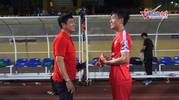 Thua Viettel, Chủ tịch Hữu Thắng vẫn ân cần hỏi thăm Tiến Dũng về  lễ cưới