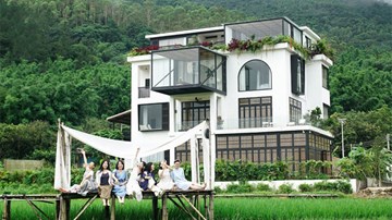 'Đột nhập' nhà dưỡng già của 7 cô gái hẹn sống cùng nhau đến cuối đời