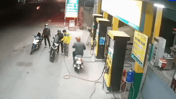 Giả vờ đổ xăng, tên cướp giật phăng xấp tiền trên tay nhân viên