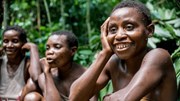 Bộ lạc bí ẩn trong rừng mưa Congo chuyên bắt sâu săn khỉ làm bữa ăn