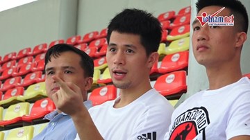 Đình Trọng, Hồng Duy chấn thương vẫn đến cổ vũ U22 Việt Nam đấu U18
