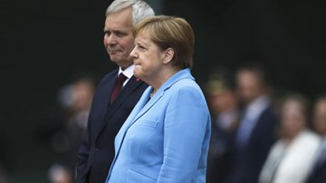 Thủ tướng Đức Angela Merkel tiếp tục 'run bần bật' khiến dư luận dậy sóng