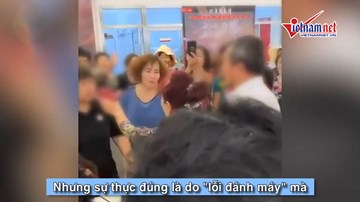 Các cụ già bao vây cửa hàng đòi mua ô tô giá 44 ngàn đồng vì quảng cáo nhầm