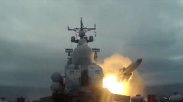 Xem Nga phóng tên lửa siêu thanh đầy uy lực ở Biển Nhật Bản