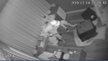 Camera ghi cảnh trộm đục két sắt, trộm 5 tỷ nhà ca sĩ Nhật Kim Anh