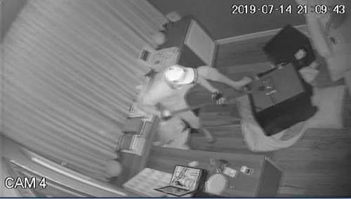 Camera ghi cảnh trộm đục két sắt, trộm 5 tỷ nhà ca sĩ Nhật Kim Anh