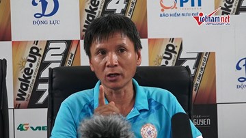 Trọng Đại bị chê đá rườm rà; HLV Khánh Hòa phát biểu ẩn ý