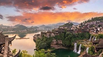 Trấn Phù Dung - chốn bồng lai tiên cảnh 'vượt mặt' Phượng Hoàng cổ trấn