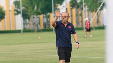 Thầy Park đau đầu chuyện thi đấu trên sân cỏ nhân tạo ở Sea Games 30