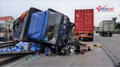 6 người bị xe tải lật đè tử vong trên QL5