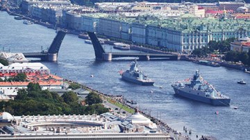 Mãn nhãn với màn diễu hành trên biển của tàu chiến, tàu ngầm hải quân Nga