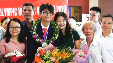 Ông bà mất vì ung thư, nam sinh đạt HC Bạc Olympic Hóa học quyết làm bác sĩ