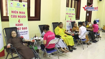 Gần 500 tăng ni sinh Học viện Phật giáo tham gia Hiến máu cứu người