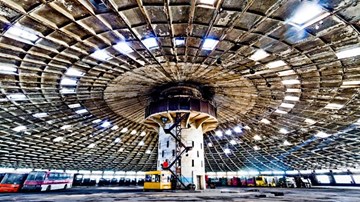 Bãi đỗ xe buýt - Chiếc 'đĩa bay' khổng lồ bị bỏ hoang của Ukraine