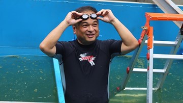 Chuyên gia Nhật Bản tắm, gội đầu trên sông Tô Lịch