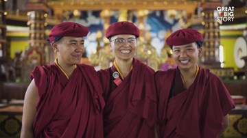 Cuộc sống của những nữ tu luyện tập Kung fu dưới chân núi Himalaya