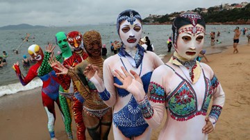 Những mẫu thiết kế 'facekini' kiểu mới khuấy động các bãi biển Trung Quốc