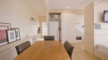 Căn hộ 45m2 thiết kế đẹp và lạ, đủ không gian riêng dành cho 4 người