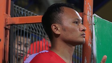 Trọng Hoàng báo 'hung tin' với thầy Park, thẫn thờ nhìn Viettel thua trận