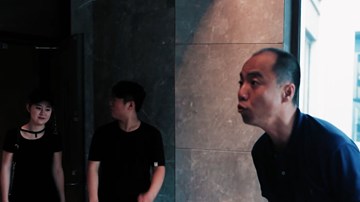 Tưởng cặp đôi chia tay, tranh thủ nói xấu cô gái xinh đẹp và cái kết