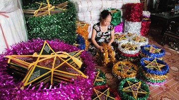 Làng làm đèn ông sao lớn nhất miền Bắc phấn khởi vì giá cao, đắt hàng