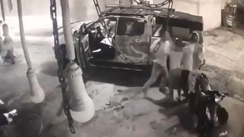 Tài xế rút dao đâm người lái xe máy chỉ vì va quệt nhẹ