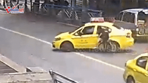 Người đàn ông thoát chết nhờ chui lọt vào taxi sau va chạm