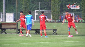 Trọng Hoàng, Văn Hậu chật vật tập bài giữ thăng bằng của thầy Park