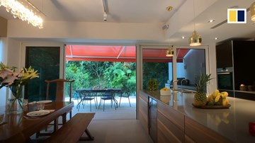 Ngắm ngôi nhà tràn đầy sắc màu do chính tay họa sĩ tự thiết kế