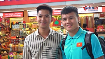 HLV Park và học trò vui vẻ bay sang Thái Lan đá vòng loại World Cup 2022