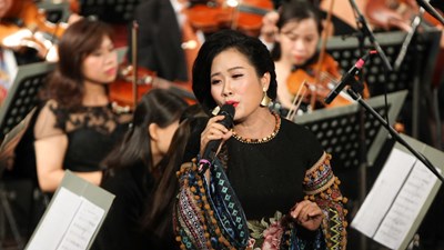 Điều còn mãi 2019: Trần Hồng Nhung hát 'Thăm thẳm mắt Ban Mê'