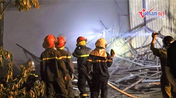 250 m2 nhà xưởng ở Hà Nội cháy rừng rực trong ngày nghỉ