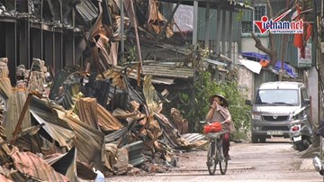 Khám nghiệm hiện trường vụ cháy nhà máy Rạng Đông