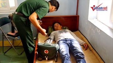 Ninh Thuận trục vớt 7 ngư dân trôi dạt trên biển