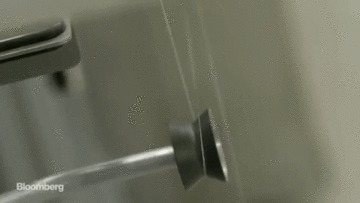 Đã sản xuất được loại sợi tơ đặc biệt dẻo dai hơn thép