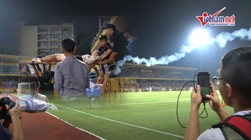 Nữ CĐV bị bỏng pháo sáng phải vào viện cấp cứu, Hàng Đẫy 'thất thủ'