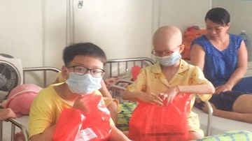Tết Trung thu ấm áp của các bệnh nhi gồng mình vì ung thư quái ác
