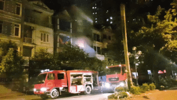Hà Nội: Biệt thự liền kề 4 tầng bị lửa thiêu rụi trong đêm
