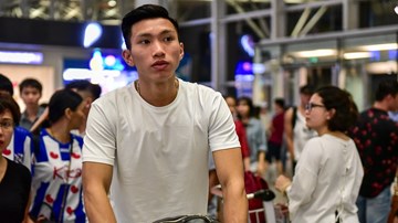 Quang Hải, Tiến Dũng tiễn Văn Hậu đi Hà Lan