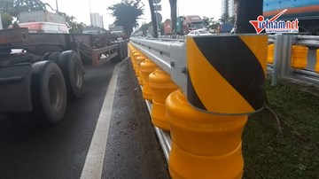 Dàn hộ lan bánh xoay vàng rực chống lật xe đầu tiên ở Sài Gòn