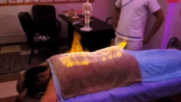 Massage bằng lửa: Cách hữu hiệu đẩy lùi bệnh đau xương cốt